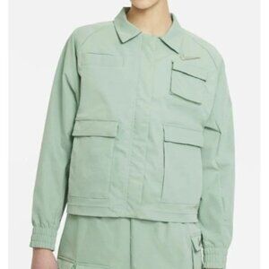 Nike Swoosh Light Green Jacket Size M Women’s Zip Snap Closure Polyester